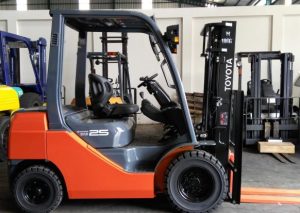 jual forklfit toyota 2.5 Ton lift 3 m