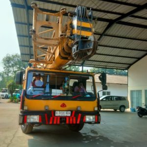 Gambar Crane PowerPlus 30 ton tipe PHC300S-III dengan mesin Styer WP10.270N